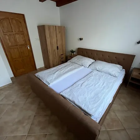 R-home * Zamárdi